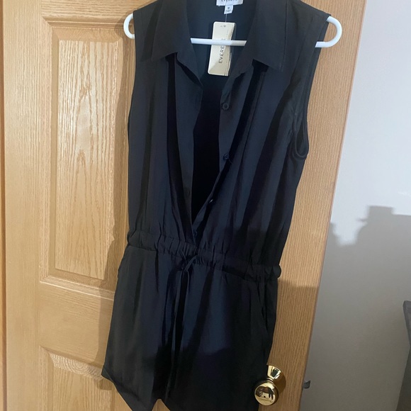 Everveve black 1 piece button up jumper - Picture 2 of 3